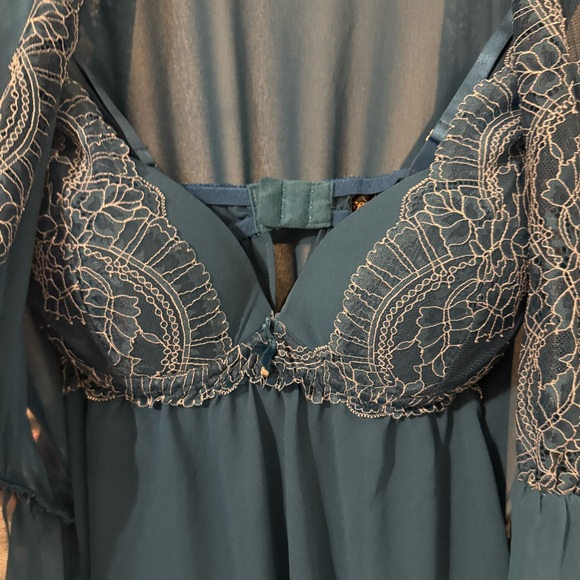 Nightgown robe set - Picture 2 of 2